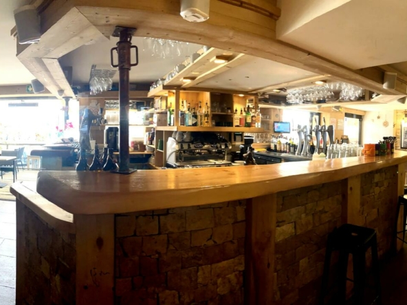 the-spot-bar-1694594807.jpg